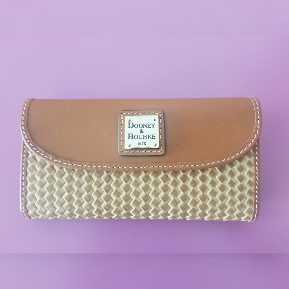 NWT Dooney & Bourke Beacon Woven Clutch Wallet